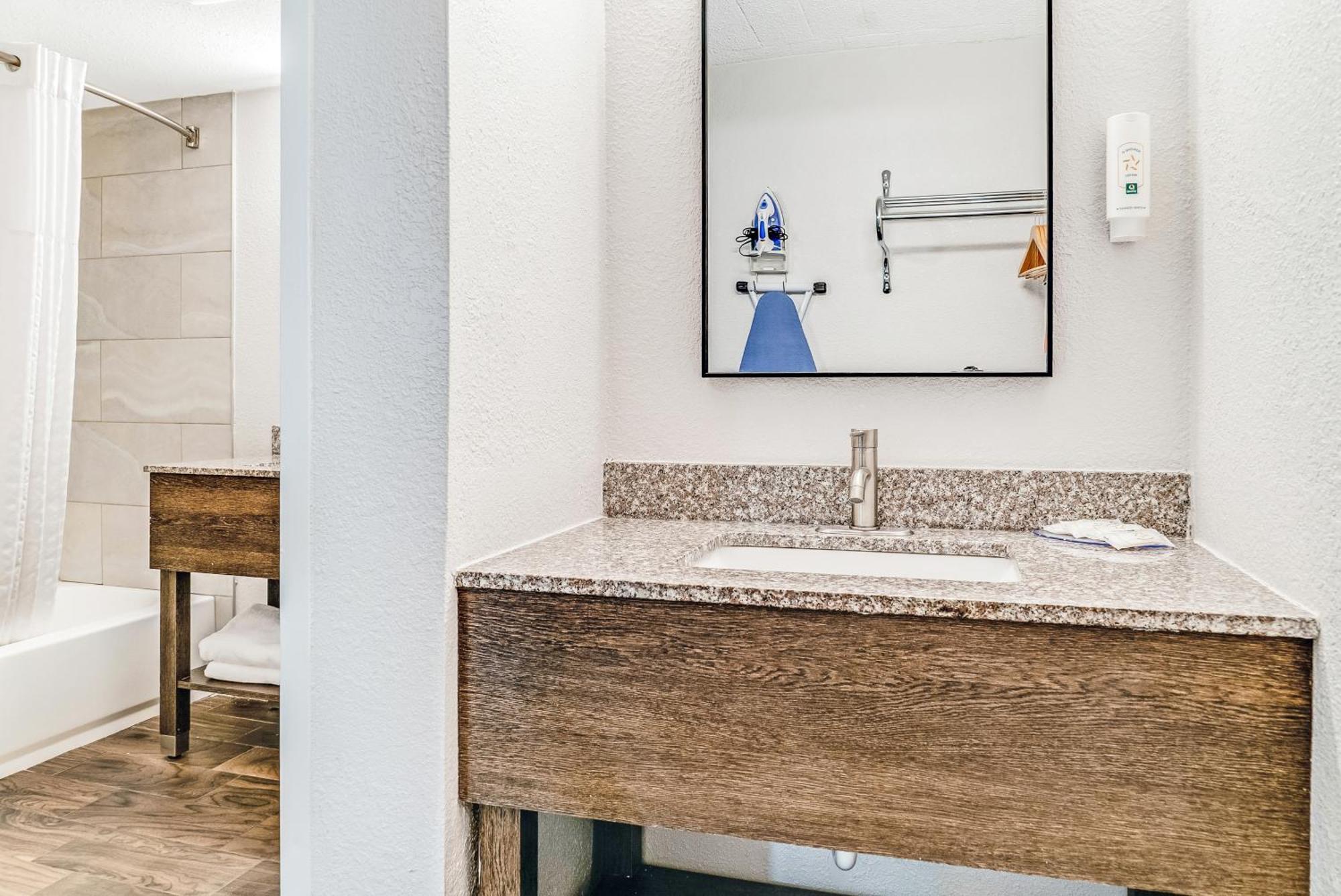 Quality Inn Detroit Downtown Екстер'єр фото